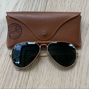 Ray Ban aviator sunglasses with gold frames and black lenses includes case